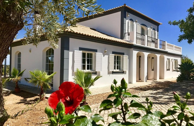 Beautiful Villa, Quiet Hilltop Location(2), Sea View, HEATED Pool, WiFi