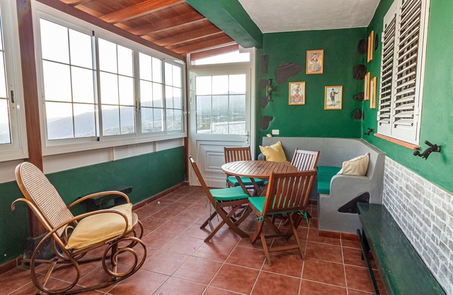 Beautiful Villa Tatita with Sea & Mountain View; Parking Available