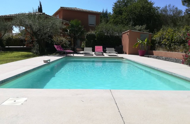 Beautiful villa to enjoy the joys of summer in a quiet environment.