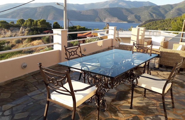 Beautiful Villa with spectacular view of the Gulf of Corinth - beach10min away