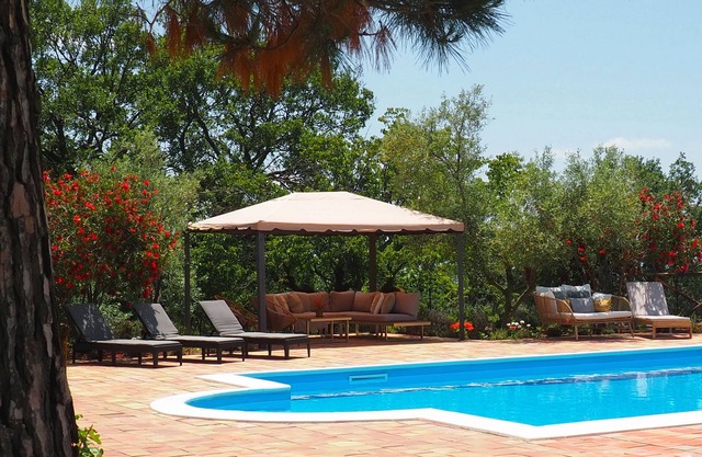 Beautiful Villa with Private Pool central for all attractions