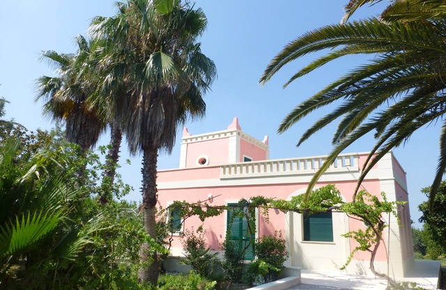 Beautiful Villa with pool and garden, luxury and very romantic, near Galatina
