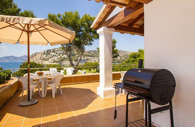 Beautiful Villa with Private Pool and Garden, Sea Views