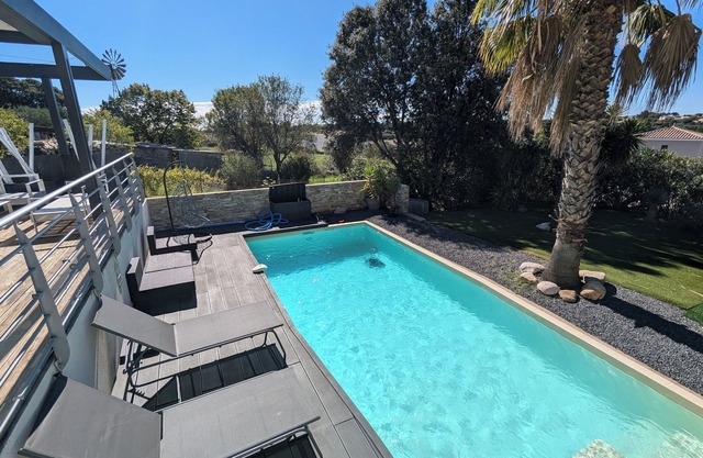 Beautiful villa with swimming pool 25mn beaches 15 mn Montpellier