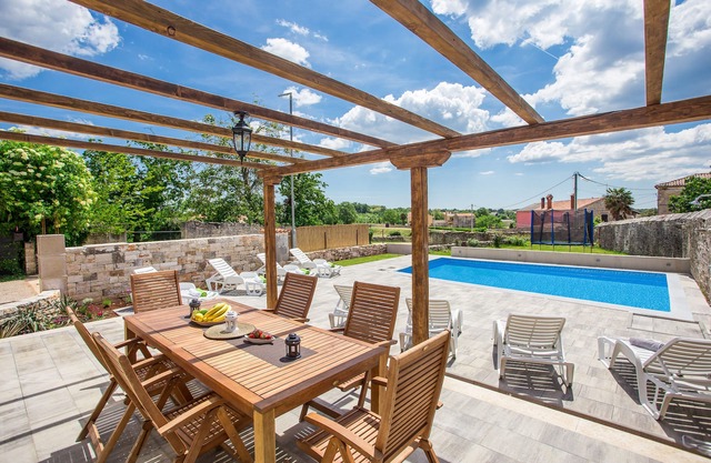 Beautiful villa with swimming pool, grill, WIfi, free WiFi