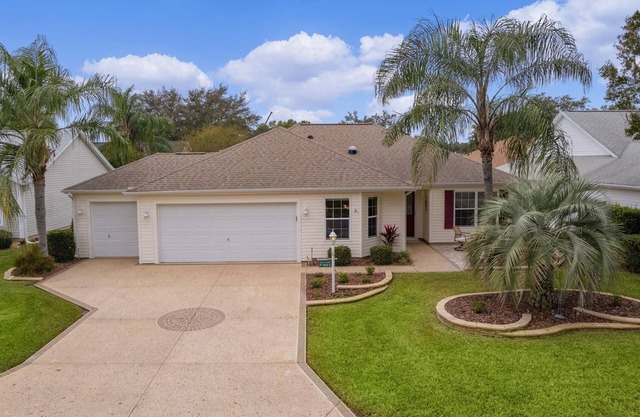 Beautiful Villages Home 2 Miles from Lake Sumter and 6 Miles from Brownwood