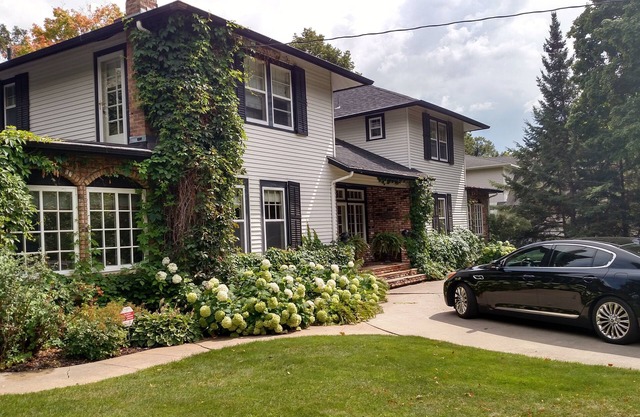 Beautiful vintage home on the Alexandria Chain of Lakes