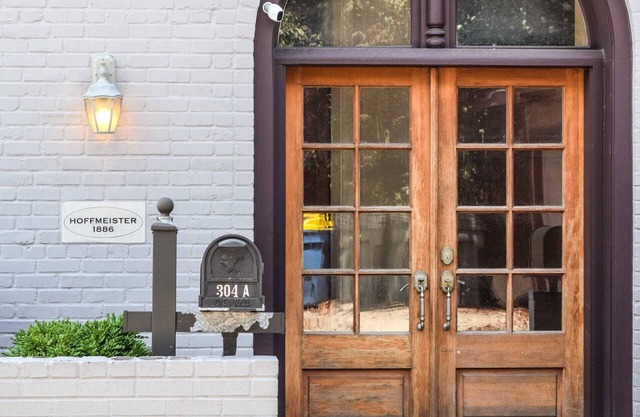 Beautiful Walk-able 3 Bedroom Downtown Condo With 7 Beds