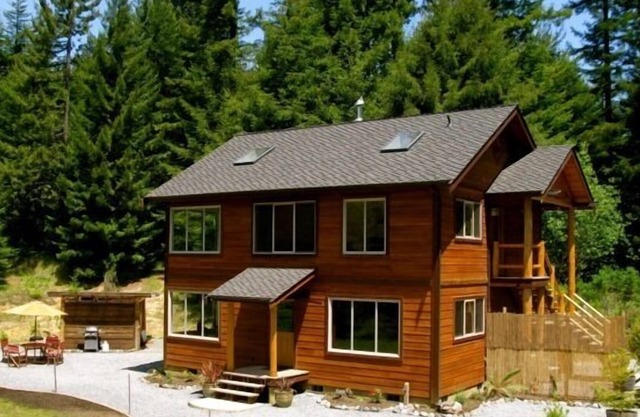Beautiful, Warm & Welcoming-Redwoods, River, Beaches (w/ Hot tub)