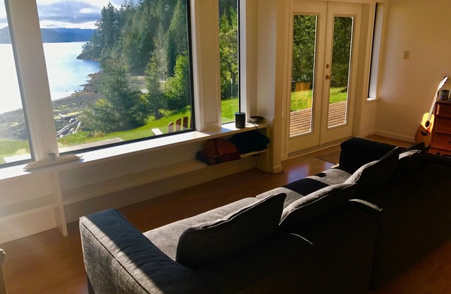 Beautiful Waterfront Home With Majestic Views