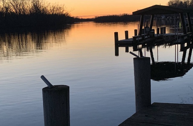 Beautiful water front cottage with beautiful views and wonderful dock