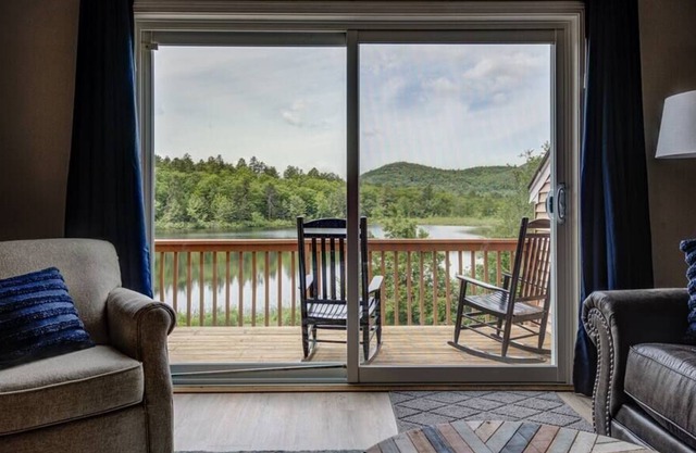Beautiful Waterfront Condo with Lake Access