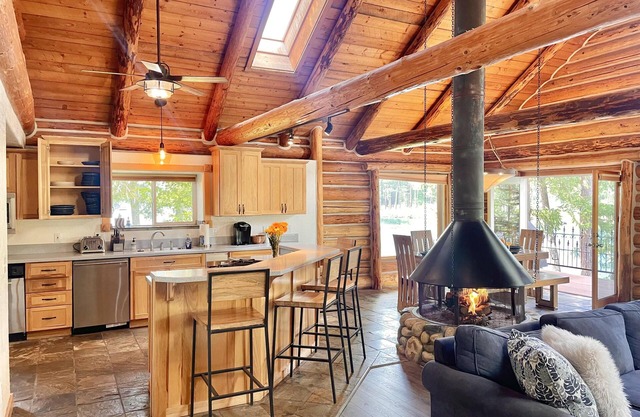 Beautiful Waterfront Log Cabin