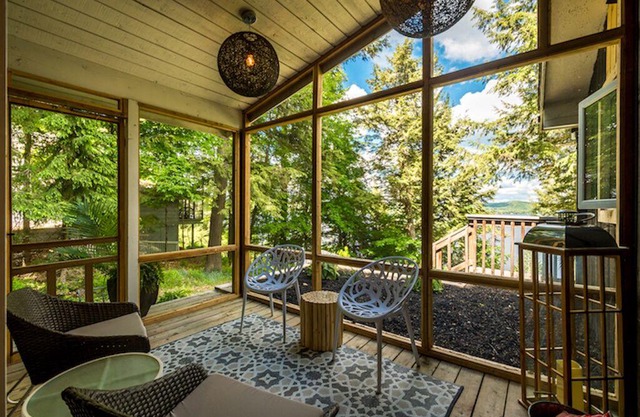 Beautiful Waterfront Peninsula Lake Year Round Cottage w/All Day Sun!