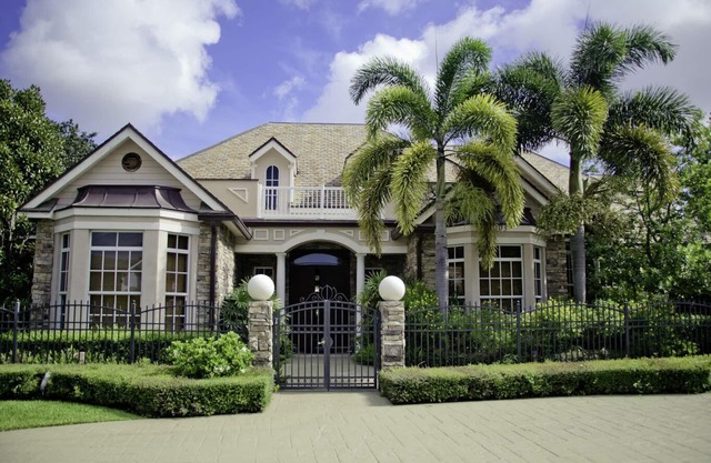 Beautiful Waterfront Resort, Perfect For Families, Minutes To The Beach!