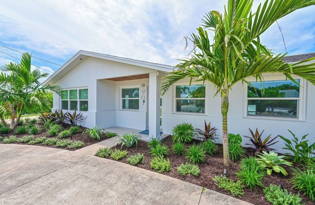 Beautiful Waterfront 3-bedroom house with dock space in serene Palmetto