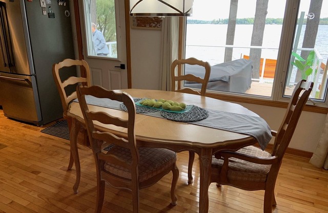 Beautiful Waterfront Cottage on Golden Lake