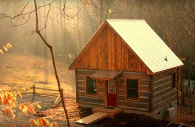 Beautiful Waterfront Cabin with Hot Tub near Winston-Salem, North Carolina