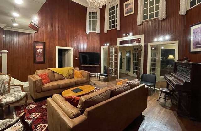 Beautiful Waterfront Cottage - Only 1.5 hour away from Toronto!