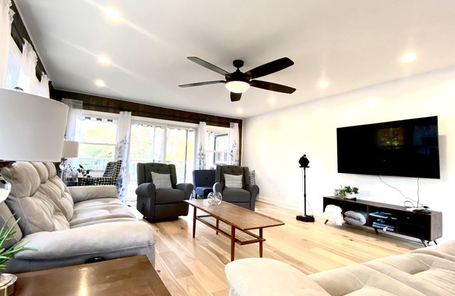 Beautiful Waterfront Cottage w/Swim Spa Hot Tub, Sleeps 16+