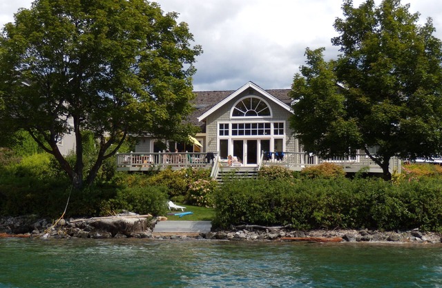 Beautiful waterfront on Wapato Point