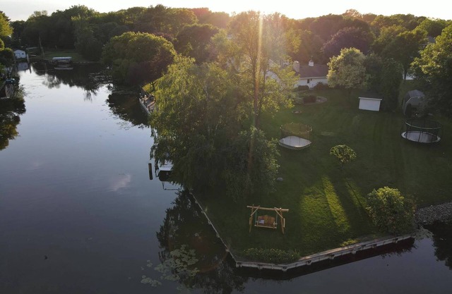 Beautiful Waterfront Retreat- Perfect for EAA AirVenture!