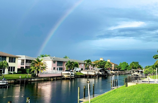 Beautiful waterfront condo 1200 sf