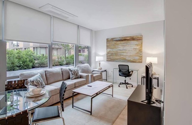 Beautiful Waterfront 1BR w Full Kitchen + Gym | nr Rivers