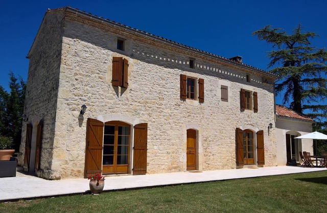 Beautiful white stone house in the South West of France in Cordes.
