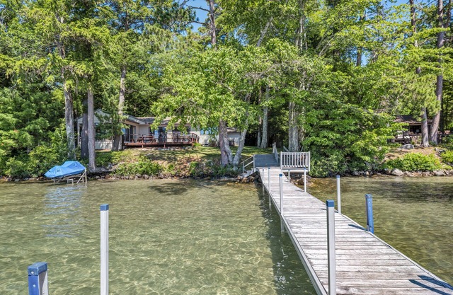 Beautiful Winnipesaukee Adorable Cottage and Bunkhouse for 10 Lovely Sunsets