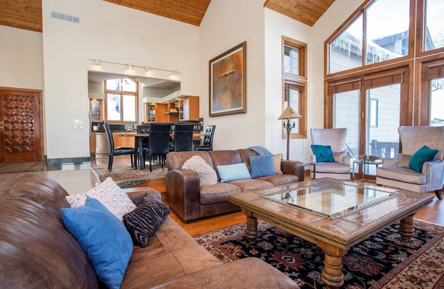 Beautifull Alpine Home with Panoramic Views from Deck , Open Concept, Hot Tub
