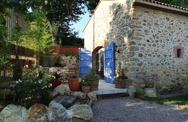 Beautifully renovated barn (with pool) in the centre of Laroque des Alberes