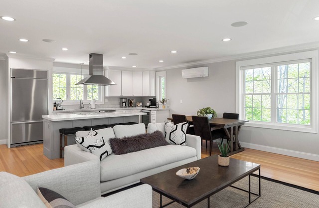 Beautifully Appointed 3-Bedroom Apartment w/Roofdeck, Central Andover location