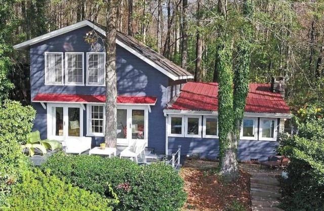 Beautifully Appointed, Contemporary Cottage on Lake Burton!
