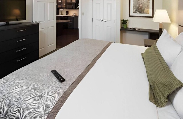 Beautifully Appointed Room with Kitchen!