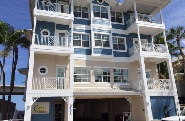 Beautifully Decorated Condo Located Just .4 Mile from Downtown Stuart