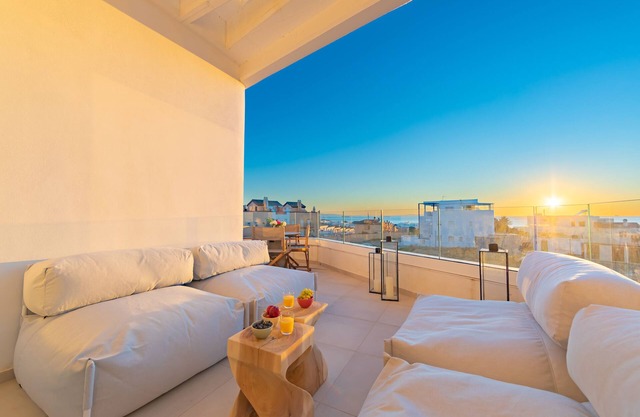 Beautifully designed 2 bedroom apartment with terrace an communal spa