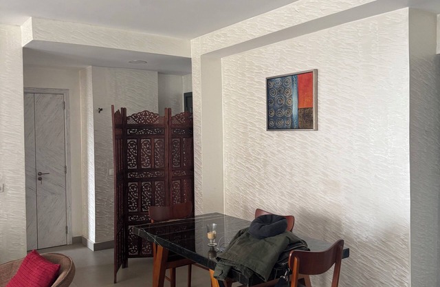 Beautifully furnished 3 bedroom apartment with spacious living area. WiFi & DSTV