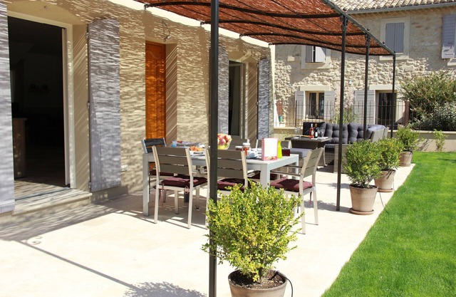 Beautifully furnished & equipped 3 Bedrooms/2 Bathrooms + pool, in the Luberon.
