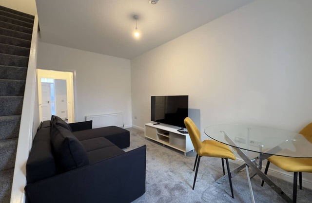 Beautifully renovated, modern 1 bedroom house
