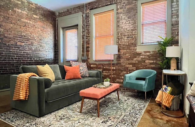 Beautifully Modern Townhouse in Historic SPR!