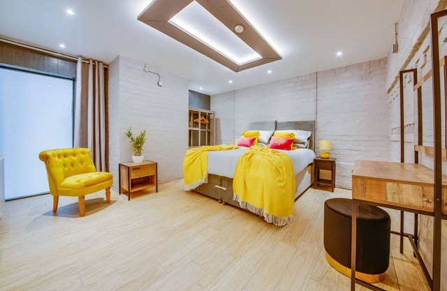 Beautifully Presented & Spacious 6 Bed House