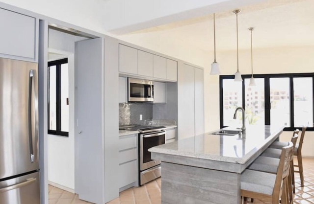 Beautifully renovated Condo-Terrasol 201 de Law, Cabo center area, beachfront