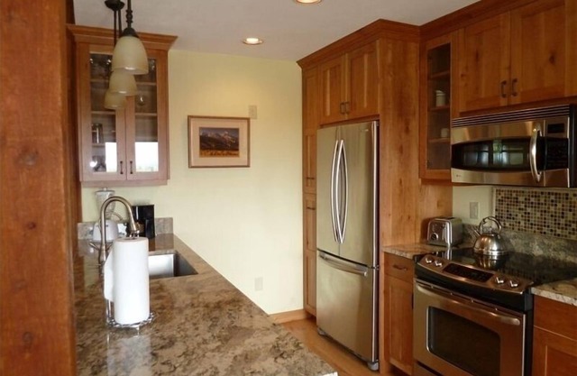 Beautifully Renovated 2 BR 2 Bath Light Filled JHMR View Condo