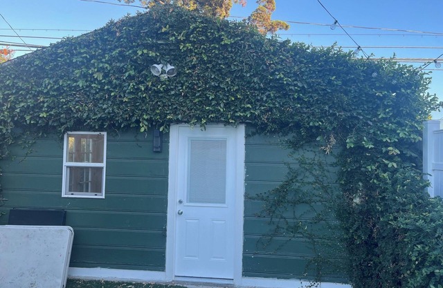 Beautifully renovated Private guesthouse.