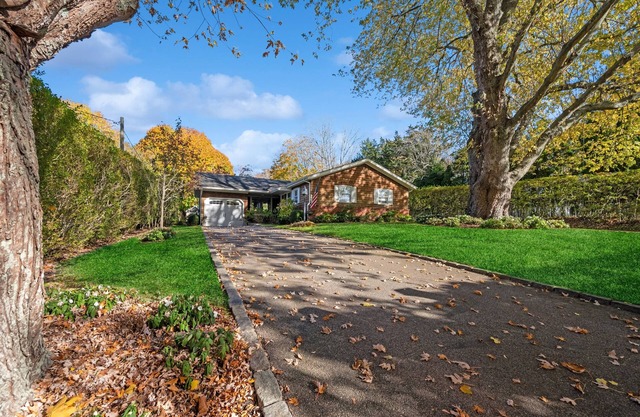 Beautifully renovated near Amagansett village, ocean and bay beaches and train!
