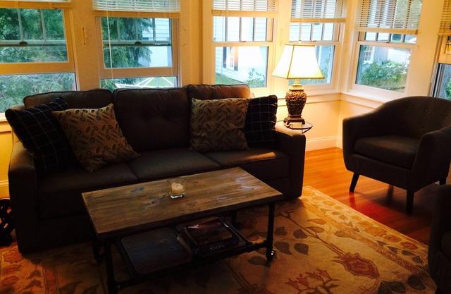Beautifully renovated Carriage House apt within a tree-house like setting.