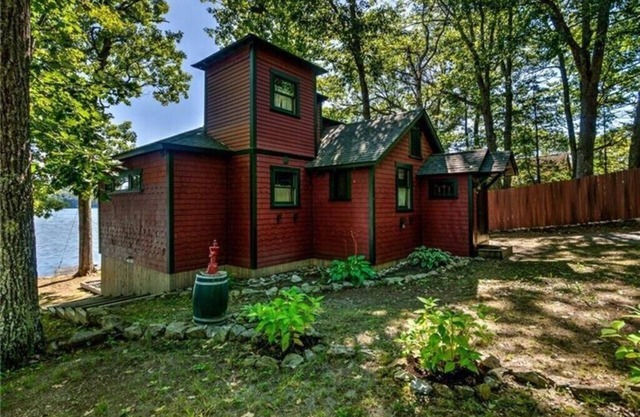 Beautifully renovated cottage on quiet lake
