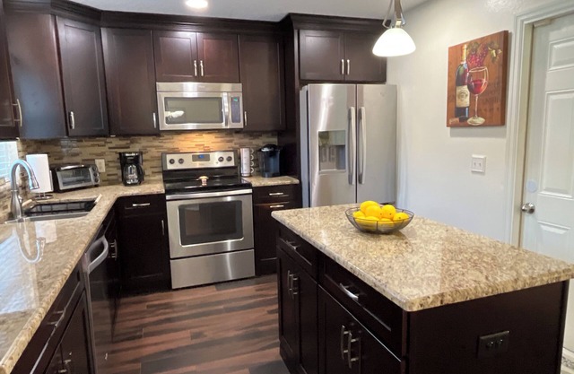 Beautifully, Renovated Home in Quiet Cul de Sac! Close to EVERYTHING!