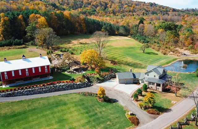 Beautifully Renovated Farmhouse at Maple Sugar Camp.